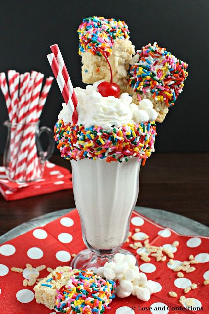 Monster Milkshakes, Rice Krispies Treat, Milkshake Recipe Chocolate, Rainbow Rice, Candy Drinks, Yummy Ice Cream, Rainbow Food, Milkshake Recipes, Milk Shakes