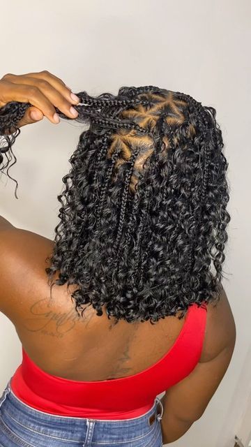 Kareena Brown JM🇯🇲 Hairstylist on Instagram: "Boho Bob ❤️‍🔥❤️‍🔥" Knotless Bohemian Bob, Boho Knotless Braids Bob With Color, Short Boho Knotless Braids With Color, Bob Knotless Box Braids With Curls, Braided Boho Bob, Knotless Bob Box Braids, Shoulder Length Boho Knotless Braids, Bob Boho Knotless Braids, Bob Length Knotless Braids