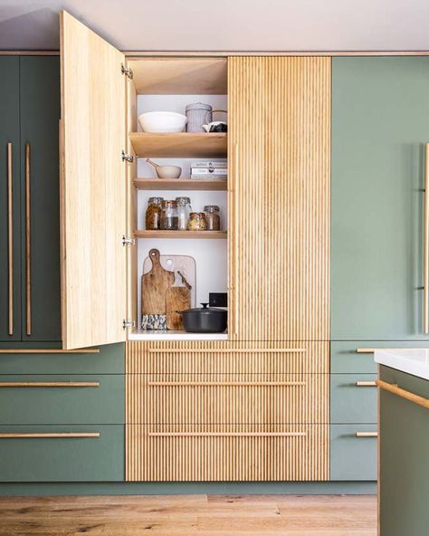 Olive Green Kitchen Cabinets, Organize A Small Pantry, Clean Kitchen Design, Olive Kitchen, Olive Green Kitchen, Green Kitchen Designs, White Tile Backsplash, Green Kitchen Cabinets, Small Pantry