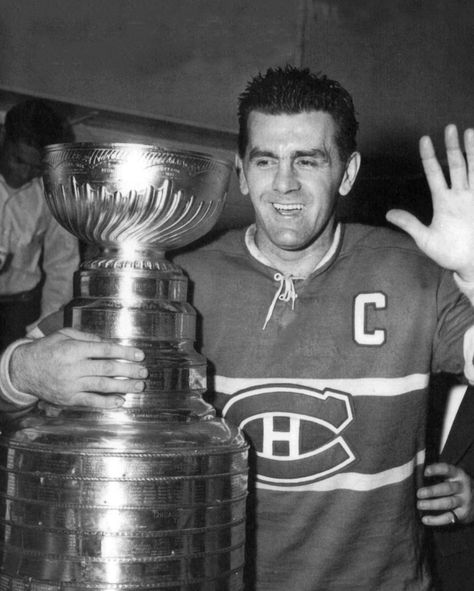 Maurice "Rocket" Richard, Montreal Canadiens back in the day this was my grandmother's favorite Hockey Photography, Maurice Richard, Montreal Canadians, Canada Eh, Vintage Hockey, Hockey Stuff, Wallpaper Earth, Stanley Cup Champions, Canadian History