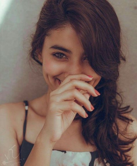 Girls With Dimples, Somya Gupta, Portrait Photography Poses, Smile Girl, Photography Poses Women, Long Term Relationship, Small Birds, Hi Everyone, Bird Species