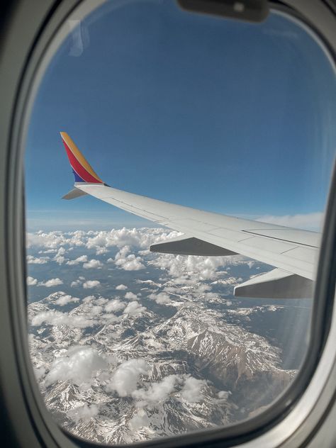 Plane View, Window Seat Airplane, Window Seat Plane, Inside Airplane Aesthetic, Plane Window Aesthetic, Airplane Pictures Window Seats, Plane Seats, Plane Window View Aesthetic, Small Room Makeover