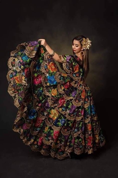 Mexican Theme Dresses, Mexican Dresses Traditional, Mexican Traditional Clothing, Jalisco Dress, Charro Outfit, Folklorico Dresses, Outfit Ideas Dress, Fashion Outfits Aesthetic, Traditional Mexican Dress