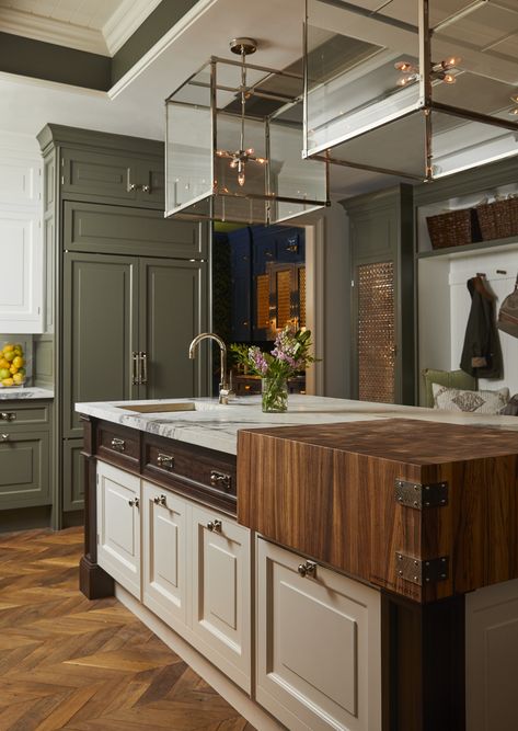 Green kitchen cabinetry with kitchen island from the Lambourne Collection | Christopher Peacock Green Kitchen Inspiration, Christopher Peacock, Luxurious Kitchens, Classical Kitchen, Green Kitchen Island, Glamorous Kitchen, Small Farmhouse Kitchen, Old World Kitchens, Old House Interior