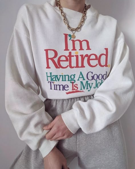 Aesthetic Hoodies, White Sweatpants, Airbrush App, Fashion 90s, Sweater Tshirt, Aesthetic Minimalist, Shirt Design Inspiration, Photography Aesthetic, Aesthetic Shirts