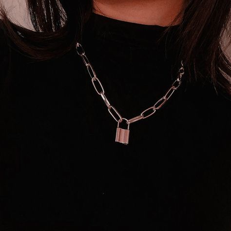 Tomboy Accessories Necklace, Mavis Aesthetic, Tomboy Accessories, Aesthetic Bucket List, Locket Ideas, Female Accessories, Jewellery Aesthetic, Trendy Jewellery, Edgy Jewelry