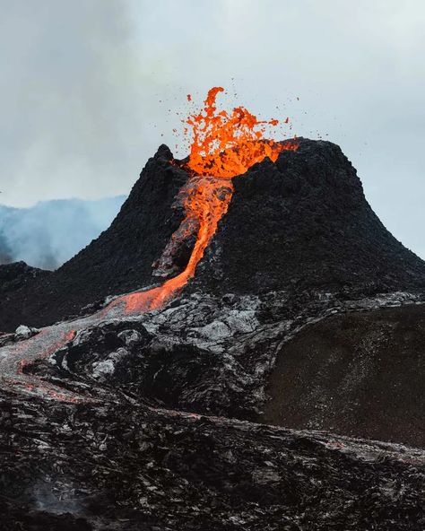 How to Photograph an Active Volcano in Iceland | 42West Volcano Aesthetic, Inactive Volcano, Volcano Photography, Eyjafjallajökull Volcano, Volcano Landscape, Volcano Art, Volcano Pictures, Volcano Photos, Iceland Volcano