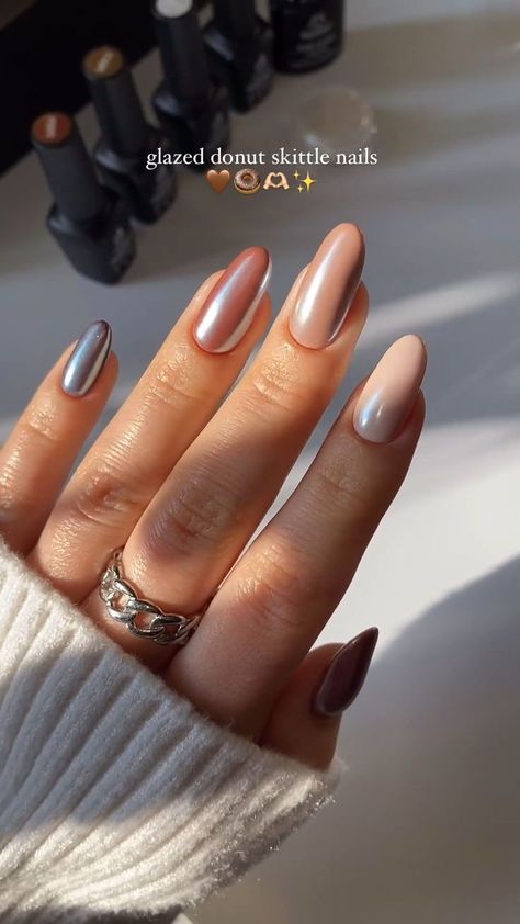 Natural Nails Manicure, Chrome Nail Polish, Chrome Nails Designs, Chrome Nail Powder, Glazed Donut, Simple Gel Nails, Thanksgiving Nails, Donut Glaze, Elegant Nails