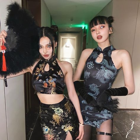 Emo Dress Outfit, Asian Rave Outfit, Rave Fit, Japanese Costume, Chinese Fashion Street, Kawaii Fashion Outfits, Fantasias Halloween, Tokyo Fashion, Short Dresses Casual