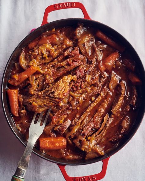 Beef Brisket Dutch Oven, Brisket In Dutch Oven, Jewish Brisket Recipes, Pulled Beef Brisket, Oven Brisket Recipes, Slow Cooked Brisket, Brisket Oven, Brisket Recipe, Beef Brisket Recipes