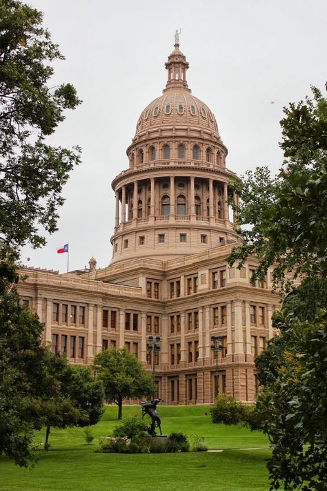 Texas State Capitol Austin Vibes, Living In Austin Texas, Texas Capitol, Texas State Capitol, Capital Building, Austin Skyline, Republic Of Texas, Ut Austin, State Capital