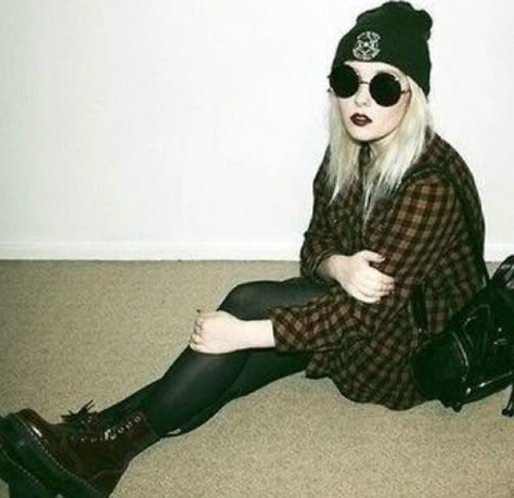 Grunge it up x Goth Outfit, Rock Outfit, Grunge Look, Grunge Girl, Punk Outfits, Shooting Photo, Grunge Goth, Indie Outfits, Alternative Rock