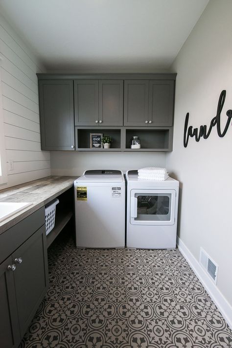 Laundry Room Closet Ideas, Room Closet Ideas, Laundry Room Decor Ideas, Landry Room, Laundy Room, Pantry Laundry Room, Dream Laundry Room, Basement Laundry, Laundry Room Closet