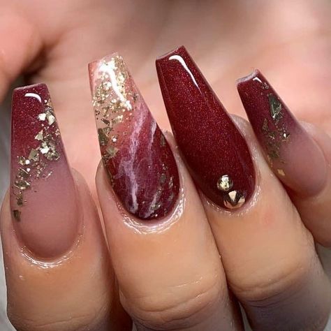 November Nails Maroon, Cabernet Nail Designs, Garnet Nails Designs, Burgundy Ombré Nails, Gold And Burgundy Nails, Fall Nails Maroon Burgundy, Gold And Wine Nails, Maroon Glitter Nails, Burgundy Marble Nail Designs