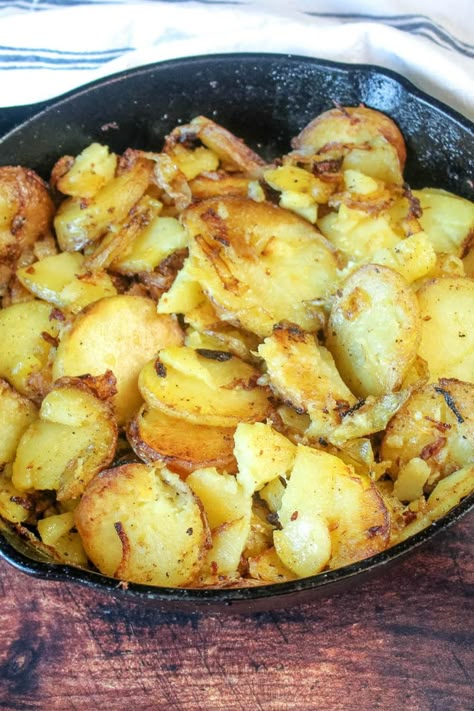 Mom's Fried Potatoes and Onions Recipe - cooked in a cast iron skillet, use leftover bacon grease for the ultimate comfort food! Potatoes Lyonnaise, Fried Potatoes And Onions, Potato Breakfast Recipes, Potatoes And Onions, Juicy Pork Chops, Moms Cooking, Cast Iron Skillet Recipes, Just A Pinch Recipes, Potato Onion