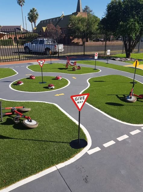 Outdoor Play Ground Ideas, Front Yard Playground, Indoor Outdoor Playground, Preschool Bike Path, Community Playground Ideas, Day Care Outdoor Play Areas, Play Park Ideas, Outdoor Playground Design Architecture, Courtyard Play Area