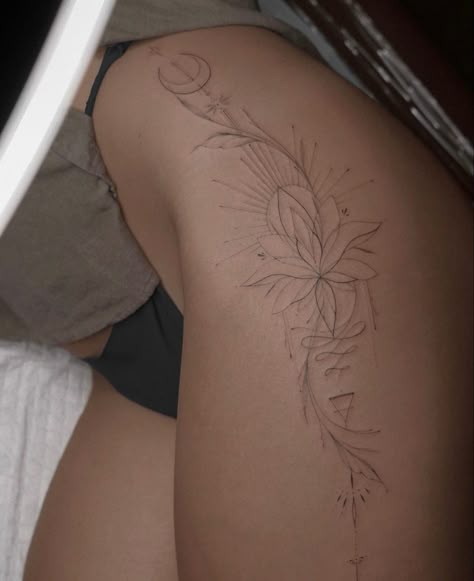 Side Thigh Tattoos, Tato Minimal, Hip Thigh Tattoos, Hip Tattoos Women, Inspiration Tattoos, Leg Tattoos Women, Thigh Tattoos Women, Classy Tattoos, Discreet Tattoos