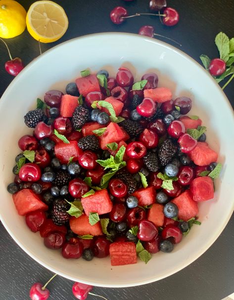 Watermelon Bowl Fruit Salad, Watermelon Salad Recipes, Cherries Salad, Watermelon Bowl, Berry Salad, Watermelon Recipes, Chocolate Frosting, Fruit Salad, Small Bowls