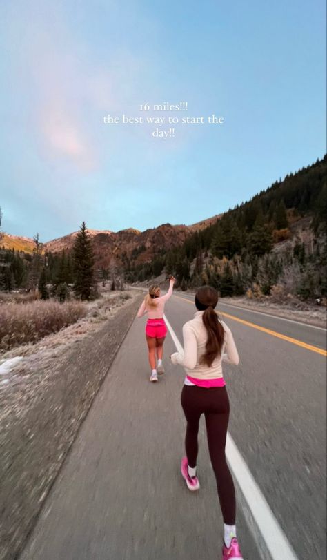 How To Fuel For A Half Marathon, Running Aethstetic, Running With Friends Aesthetic, Bright Workout Outfits, Winter Running Outfit Aesthetic, Laufen Aesthetic, Friends Running Aesthetic, Running Besties, Running Astethic Pictures