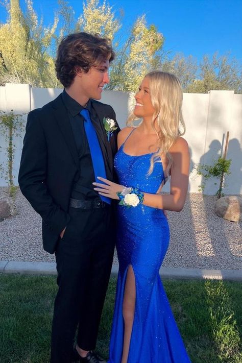 Royal Blue Prom Dresses Long, Blue Prom Dresses Long, Homecoming Poses, Prom Pictures Couples, Prom Picture Poses, Royal Blue Prom, Prom Photoshoot, Prom Couples, Prom Dress Inspo