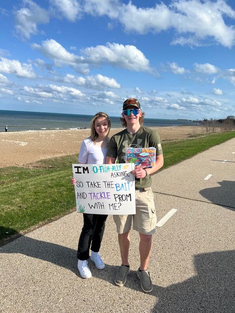 Fishing Sadies Proposal, Fishing Themed Hoco Proposal, Fishing Homecoming Proposal Ideas, Hoco Proposals Ideas Fishing, Fishing Promposal Ideas, Girlfriend Hoco Proposals, Country Promposal, Hoco Asks, Fishing Promposal