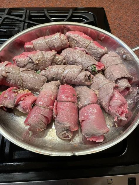 Braciole Recipe Italian, Baked Clams Oreganata, Beef Braciole, Braciole Recipe, Beef Rolls, Sausage Ragu, Beef Round, Beef Roll, Romano Cheese