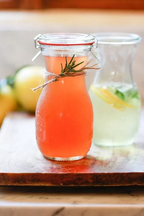 Peach Shrub Recipe, Peach Shrub, Shrub Drink, Fruit Shrub, Shrub Recipe, Flavored Vinegars, Kombucha Recipe, Drinking Vinegar, Weck Jars