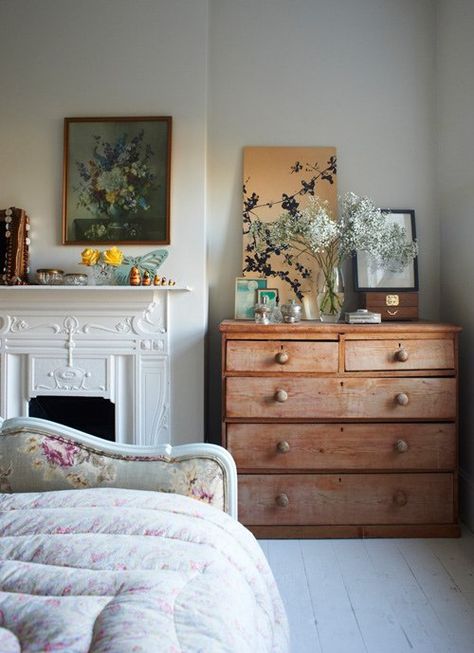 FleaingFrance Brocante Society Just pretty Interior Vintage, Eclectic Bedroom, Furniture Trends, Boho Interior, House And Home Magazine, Beautiful Bedrooms, Cheap Home Decor, 인테리어 디자인, House Inspiration