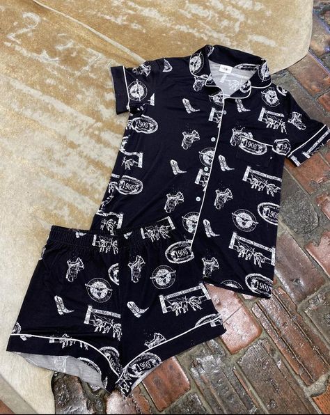 Western Pjs, Yellowstone Outfits, Nashville Style Outfits, Southern Outfits, Cute Pjs, Western Wear Outfits, Cute Country Outfits, Sassy Pants, Cute Pajama Sets