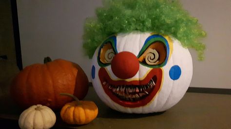 Clown Carved Pumpkin, Clown Painted Pumpkin, Clown Pumpkin Carving Ideas, Clown Pumpkin Painting, Pumpkin Carving Alternatives, Pumpkin Clown, Clown Pumpkin, Real Pumpkins, Decorating Halloween