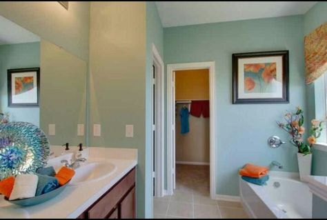 Turquoise and orange bathroom Orange And Turquoise Bathroom, Turquoise Bathroom Ideas, Sea Theme Bathroom, Guess Bedroom, Master Bath Layout, Aqua Bathroom, Turquoise Bathroom, Theme Bathroom, Orange Bathroom