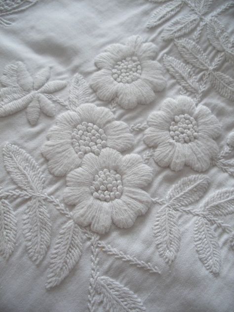 Victorian Embroidery Patterns, Embroidery Patterns Vintage Victorian, Mountmellick Embroidery, White Thread Embroidery, Victorian Embroidery, Embroidery Transfers, Embroidery Patterns Vintage, Embroidery Flowers Pattern, 자수 디자인