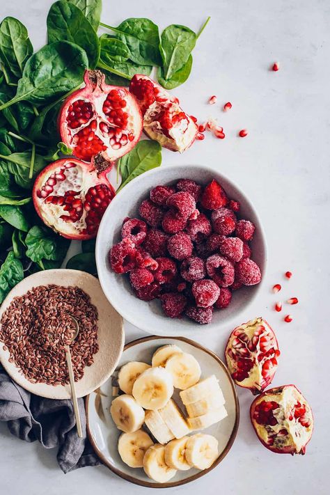 Red Smoothie Aesthetic, 2024 Intentions, Manifest Motivation, Antioxidant Food, Organic Dinner Recipes, Organic Dinner, Food Photography Fruit, Beauty Smoothie, Holistic Dog Food