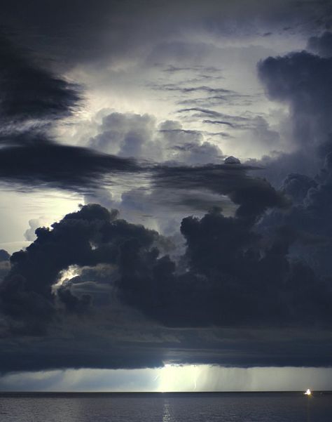 Dark Clouds, Incubus, Storm Clouds, Sky And Clouds, Natural Phenomena, Beautiful Sky, Mother Earth, Nature Beauty, Beautiful World