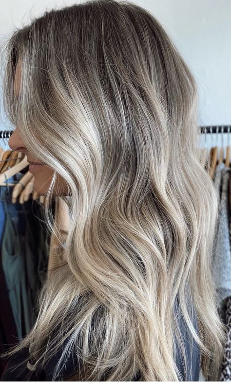 Cool Blonde Hair With Dark Roots, Blonde Balayage With Darker Roots, Bleach Blonde Hair With Dimension, Dark Roots Ashy Blonde Hair Balayage, Summer Blonde Brown Hair, Partial Highlight With Shadow Root, Winter Blonde Hair Money Piece, Cool Blonde Hair Balayage, Cool Balayage Blonde