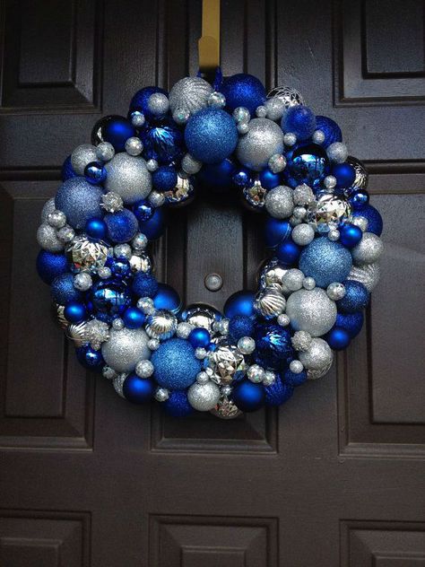 37 Dazzling Blue and Silver Christmas Decorating Ideas - Sortra Blue And Silver Christmas, Blue And White Christmas, Fete Saint Patrick, Silver Christmas Ornaments, Blue Christmas Decor, Silver Christmas Decorations, Blue Christmas Tree, Christmas Ornament Wreath, White Christmas Trees