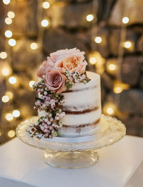 Semi Naked Wedding Cake With Flowers, Small Naked Wedding Cake, Nikkah Cake Ideas, Naked Flower Cake, Pink Naked Cake, Rustic Small Wedding, Naked Wedding Cake With Flowers, Glam Wedding Bouquet, Naked Cake With Flowers