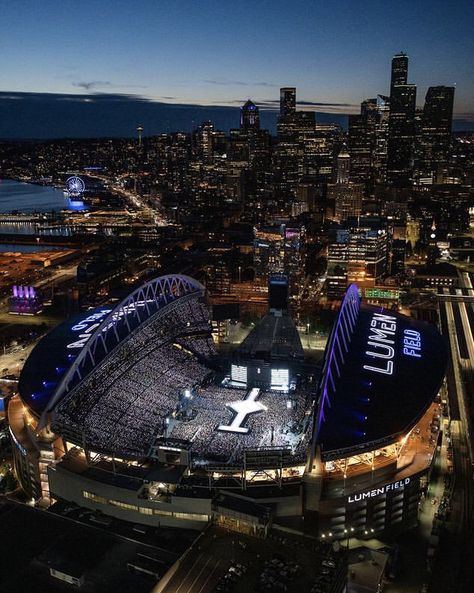 Eras Tour Stadium, Eras Tour Seattle, Lumen Field, Concert Stage Design, Big Crowd, Concert Stage, Taylor Swift Eras, Taylor Swift Funny, Taylor Swift Concert