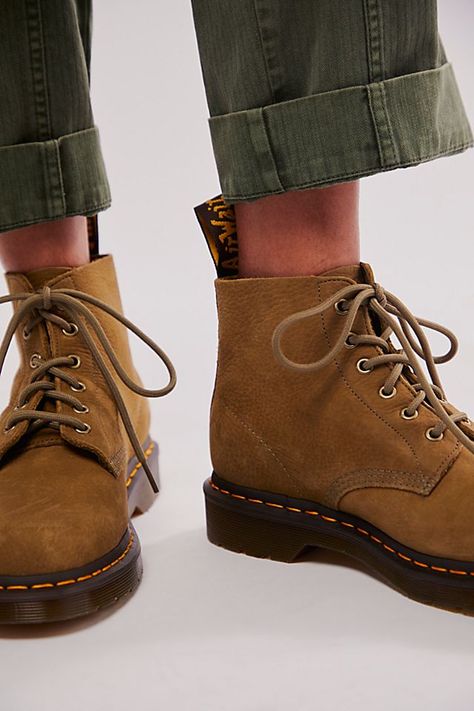 Trendy Fall Boots, Dr Martens Suede, Dr Martin Boots, Womens Fall Boots, Olive Boots, Doc Martens Women, Short Brown Boots, Dr Martens Outfit, Autumn Shoes Women