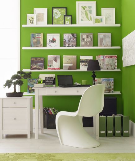 Corner home office space with green walls and white shelves Green Home Offices, Green Office, Contemporary Home Office, White Office, White Shelves, Green Walls, Modern Home Office, Home Office Space, Luxury House Designs