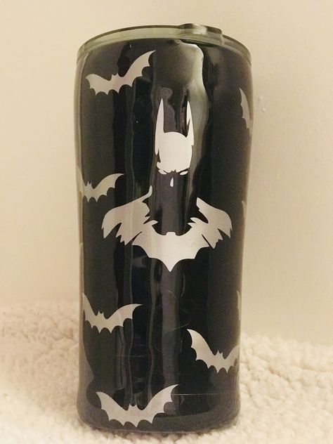 Batman Tumbler Ideas, Batman Tumbler, Ink Tumblers, Resin Cups, Yeti Cup Designs, Tumbler Cups Personalized, Superhero Classroom, Black Batman, Resin Tumblers