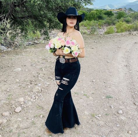 Birthday Western Photoshoot, Cowgirl Birthday Photoshoot, Western Birthday Photoshoot, Western Graduation Pictures, Western Senior Pictures Outfit, Mexican Photoshoot, Western Photo Shoots, Cowgirl Photoshoot, Baby Bump Photoshoot