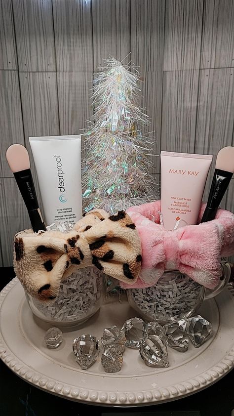 Marykay Gifts Ideas, Spa Diy Gift Basket, Mary Kay Valentines Gift Ideas, Mary Kay Display Ideas, Mary Kay Basket Ideas, Mary Kay Holiday Gift Ideas Christmas, Lash Client Christmas Gifts, Mary Kay Winter 2023, Mary Kay Holiday Gift Ideas 2023