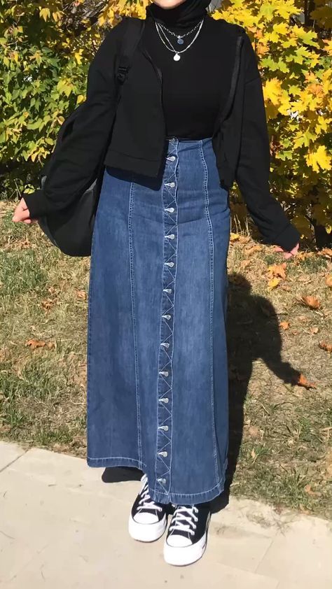 Long Aesthetic Skirt Outfit, Denim Skirt With Hijab, Demin Long Skirt Outfits, Long Denim Skirts For Women, Jeans Skirt Long Outfit, Aesthetic Denim Skirt Outfit, Denim Skirt Modest Outfit, Jean Skirt Long Outfits, Denim Skirts Long