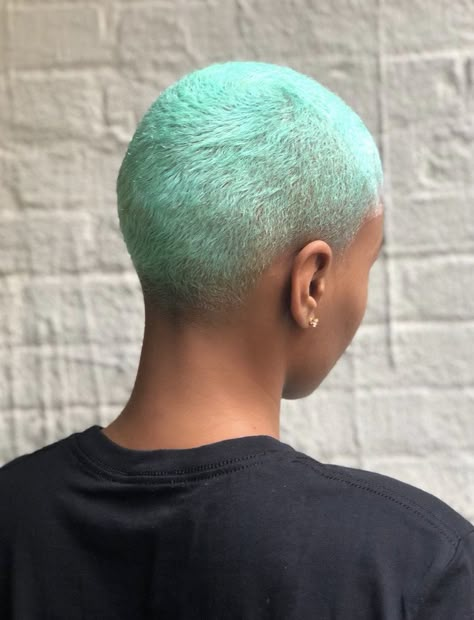 Blue Buzzcut, Ladies Short Hair, Haircuts For Ladies, Shaved Hair Designs, Buzzed Hair, Short Hair Hairstyles, Men Hair Color, Bald Hair, Pelo Afro