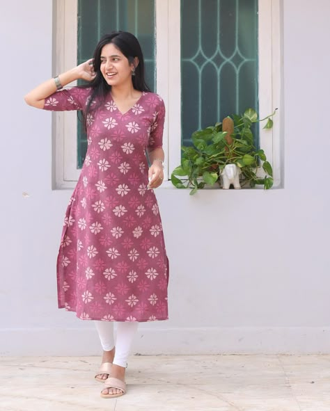 Daily Wear Cotton Kurti Designs, Color Neck Design, Simple Kurta Designs Cotton, Stitched Kurti Designs, Top Neck Designs, Cotton Kurti Designs For Stitching, Chudidar Designs Cotton, New Style Neck Design For Kurti, Cotton Kurta Designs