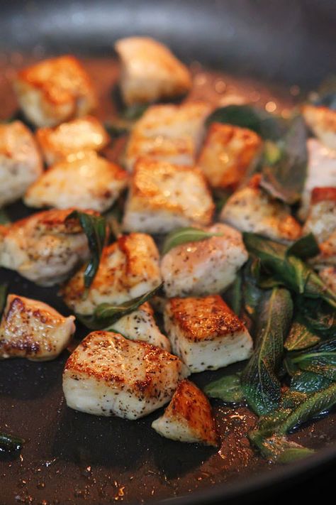 5 Minute Brown Butter Chicken and Crispy Sage by kevinandamanda #Chicken #Brown_Butter #Sage Brown Butter Chicken, Sage Chicken, Burnt Butter, Sage Recipes, Easy Delicious Recipes, Summer Bbq, Poultry Recipes, Butter Chicken, Brown Butter