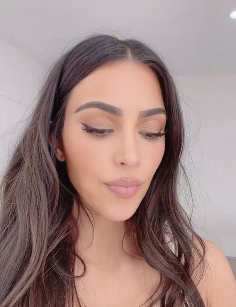 Kardashian Eyebrows, Kim Kardashian Eyebrows, Pretty Features, Beauty Inspo, Eyebrow Tutorial, Kim K, Eyebrow Makeup, Makeup Inspo, Kim Kardashian