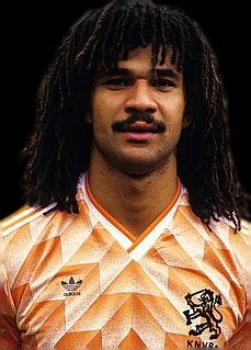 Rudd Gullit, 80s Football, Ruud Gullit, Soccer Kits, Ac Milan, Soccer Jersey, Football Shirts, Ronaldo, Jamaica