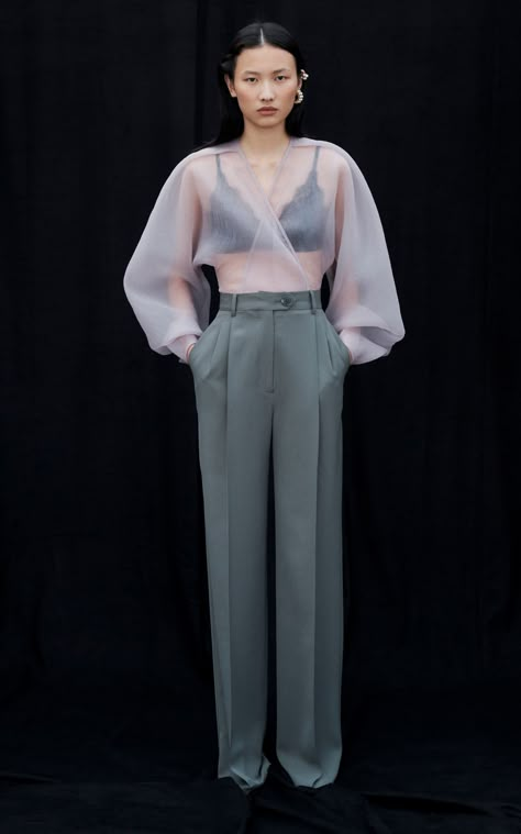 Paris Winter Outfits, 2020s Fashion, Chiffon Crop Top, Closet Inspiration, Vogue Australia, Vogue Russia, Swimsuit Fashion, Mode Inspo, Vogue Paris